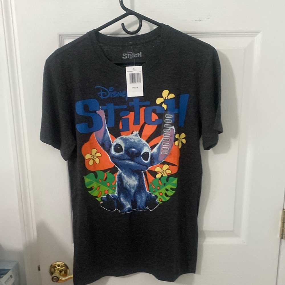 Disney Stitch Graphic T-Shirt Size M 50 poly 38 cot 12 rayon NWT PTP 18
